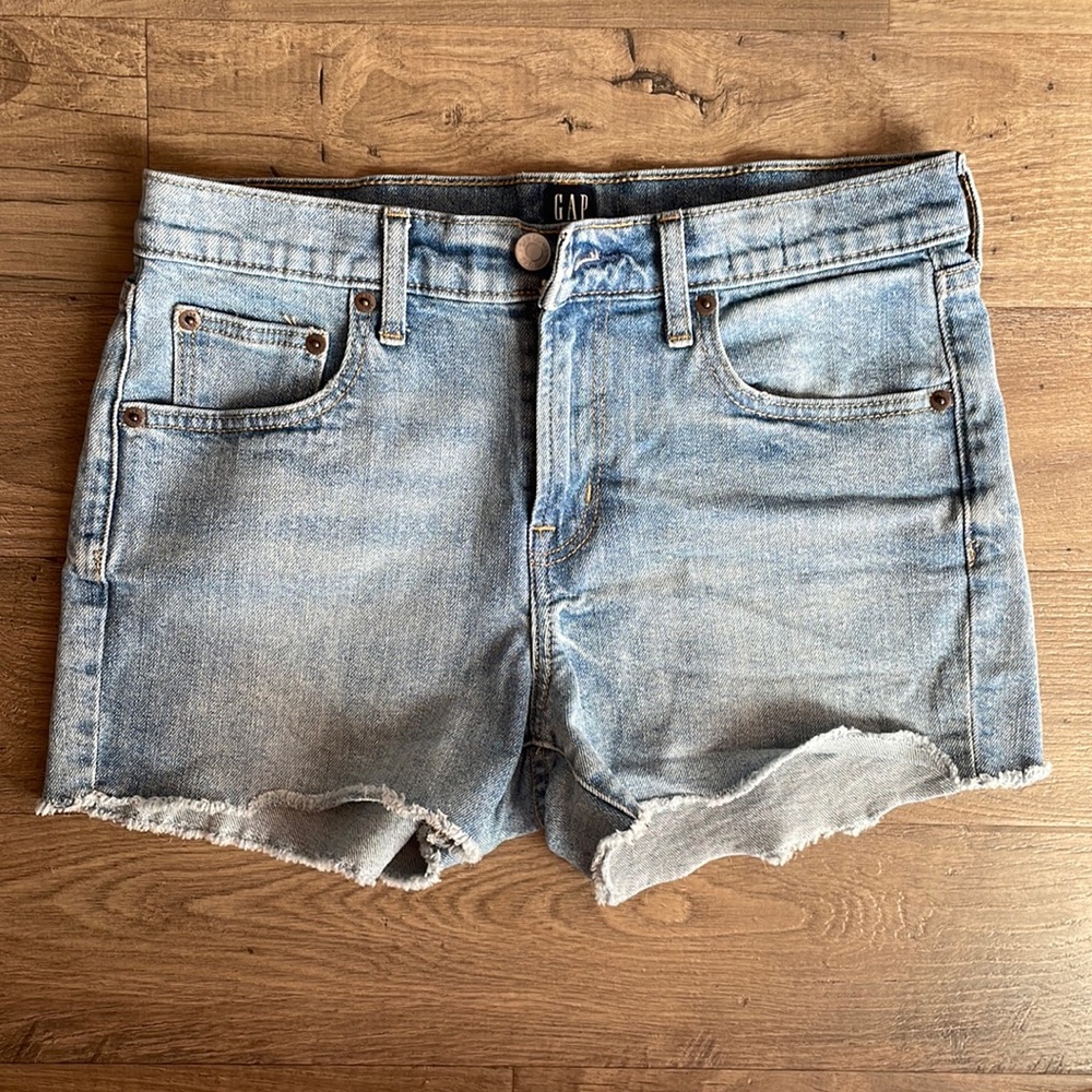 Gap Denim Shorts LIKE NEW - Picture 1 of 4